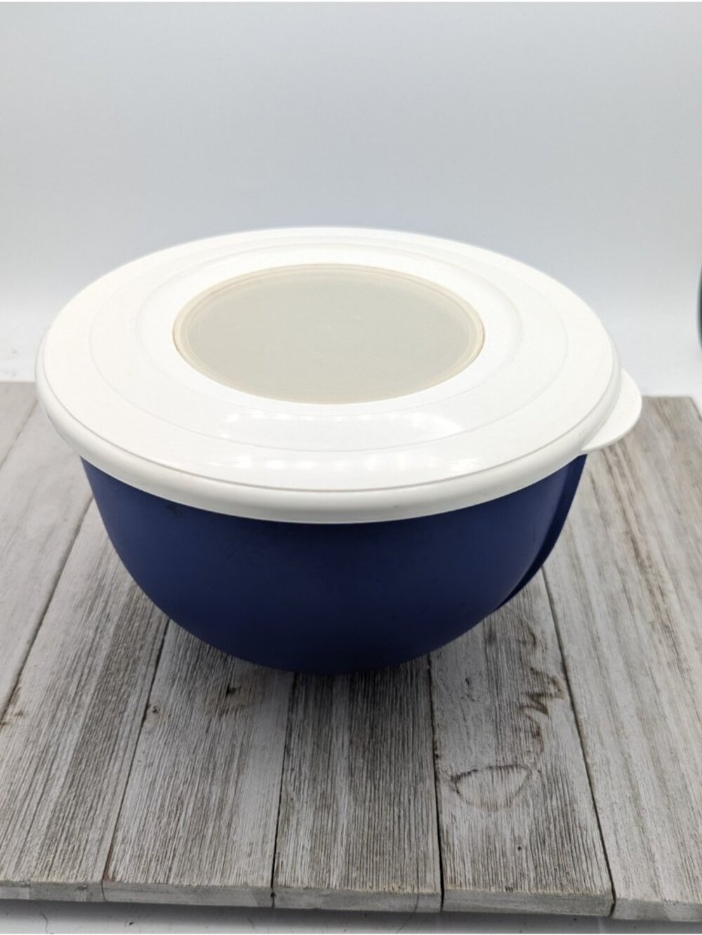 Vintage Tupperware Remarkabowl 3170A Mixing Bowl 1.5L Blue With White Lid